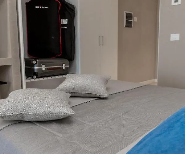 Отель Europa Васто